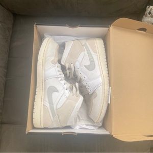 White and cream colored Jordan 1/ size 9.5